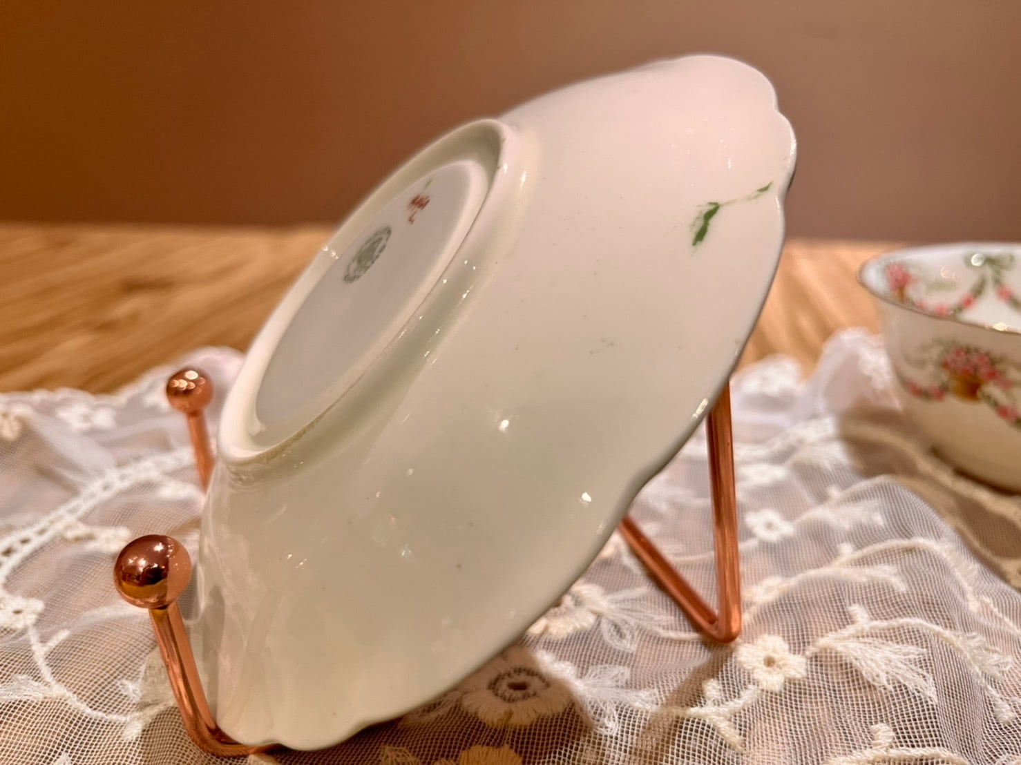 エインズレイ（1905－1910年頃） 花のガーランド アンティークカップ
