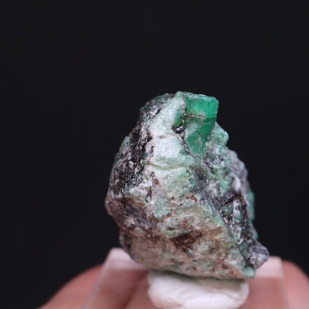 エメラルド ザンビア産 原石 鉱物 19,8g ED083 ベリル 緑柱石 エメラルド ザンビア産 原石 鉱物 19,8g ED083 ベリル 緑柱石