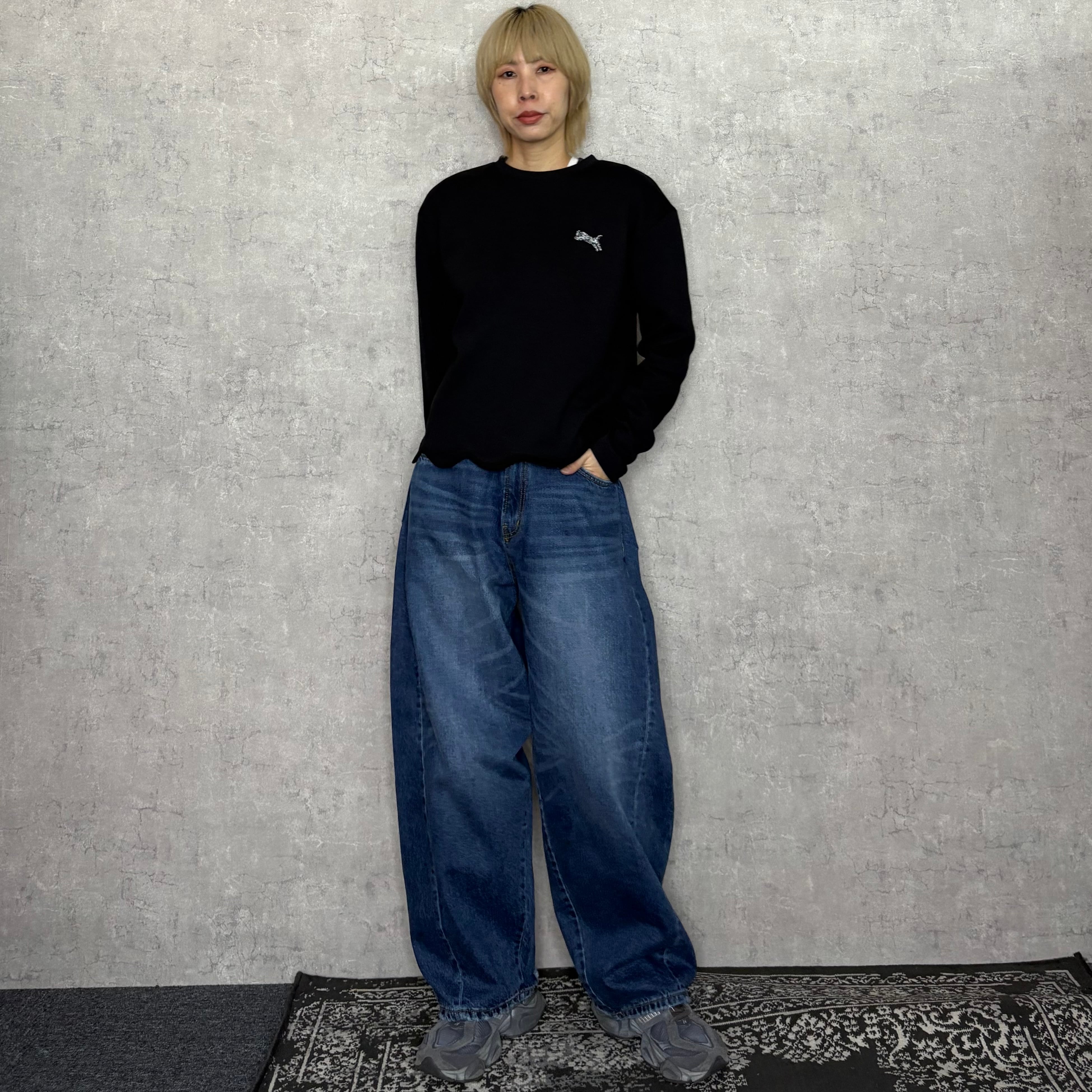 トラノイの刺繍ブラックデニム 新品未使用 L TRANOI トラノイの刺繍ブラックデニム 新品未使用 L TRANOI