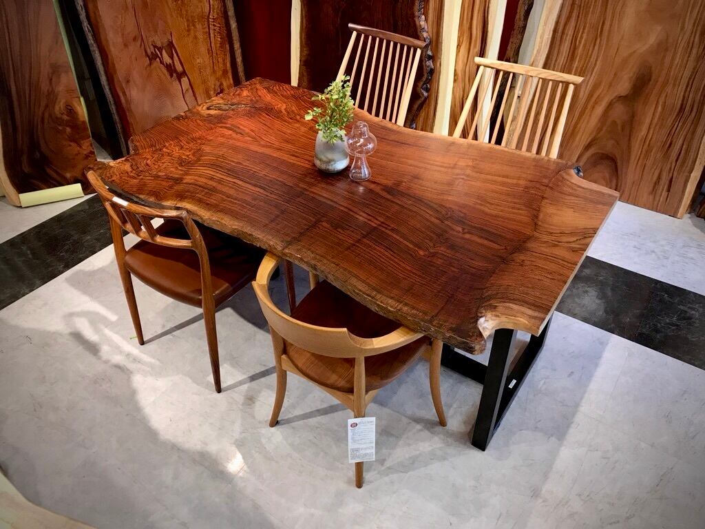 クラロウォールナット_1685×1150-910-1100×40_横浜元町店_テーブル天板