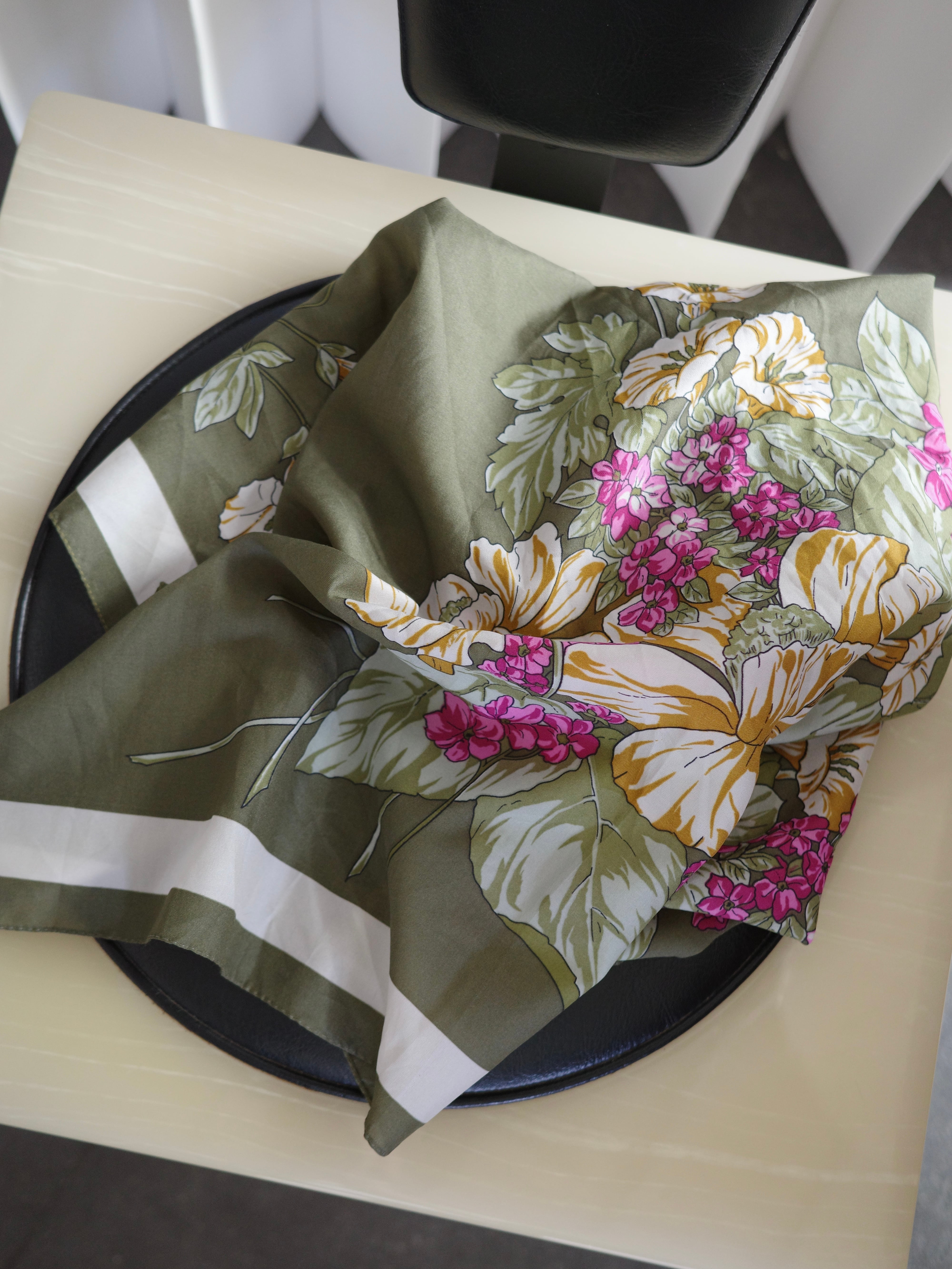<vintage>kahki flower scarf