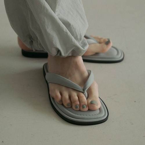 【 anuke 】square Tong Sandals