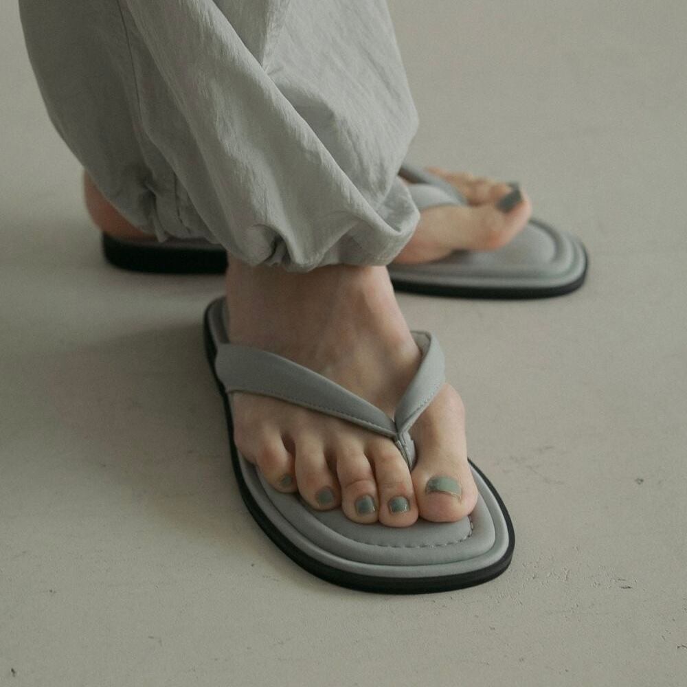 【 anuke 】square Tong Sandals