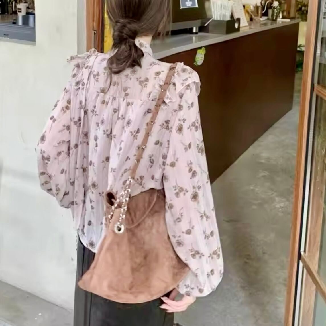 フリルフラワーリボンボウタイブラウス