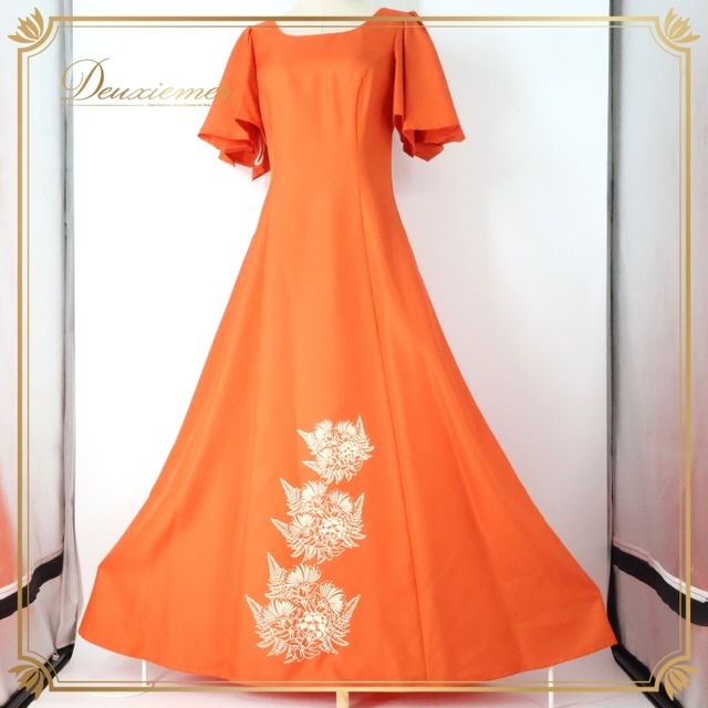 フラダンス 衣装 ワンピース ドレス オレンジ系 アロハスタンダード 日本製 ハワイアンプリント ALOHA STANDARDS 花柄 植物柄 半袖 フレア シンプル 華やか 鮮やか かわいい おしゃれ 上品 ホワイト系 橙 白 フラダンスドレス ハワイアンファッション 夏服 リゾートウェア カジュアル フレアスリーブ オレンジカラー モダンデザイン レディースドレス