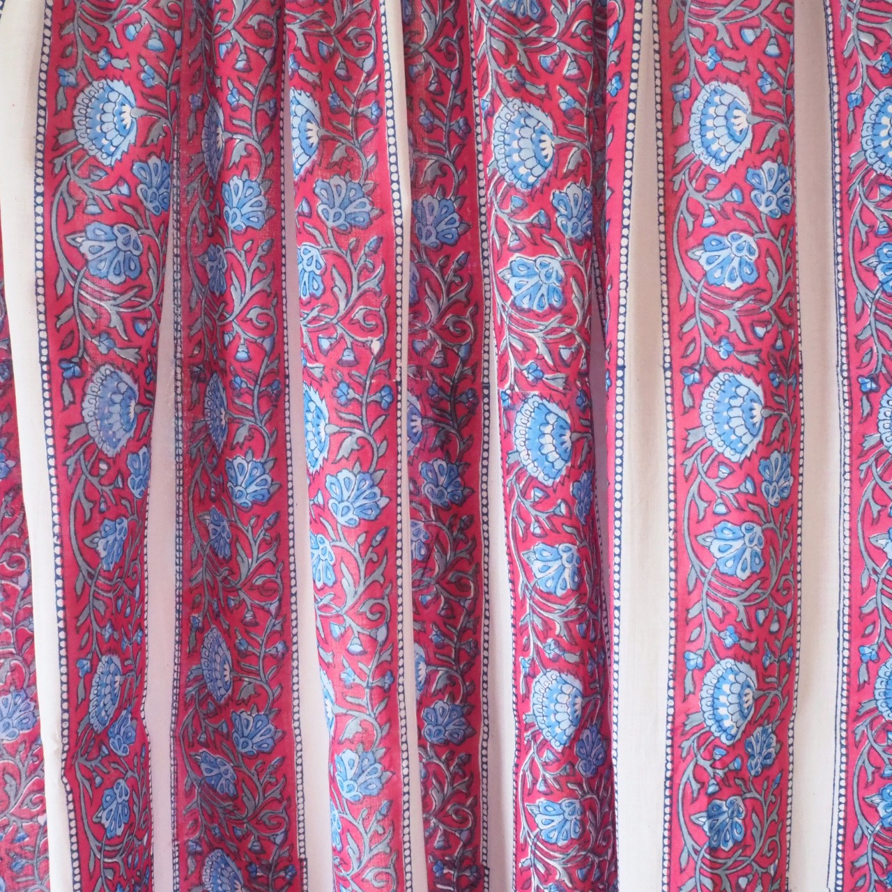 ブロックプリント生地【50cm単位】インド綿 ストライプ柄 白×赤×水色 #55423-RD3