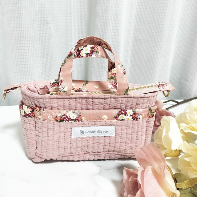 トートバッグ風ポーチ　桜色ヌビxマーガレットと赤い花(ベージュピンク地)　Dカン付き