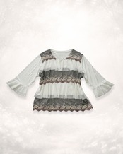個性フリル大きめトップス