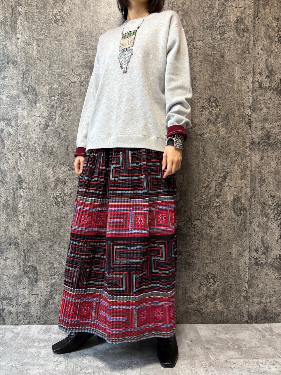モン族スカート 74 ロング クロスステッチ刺繍 ろうけつバティック