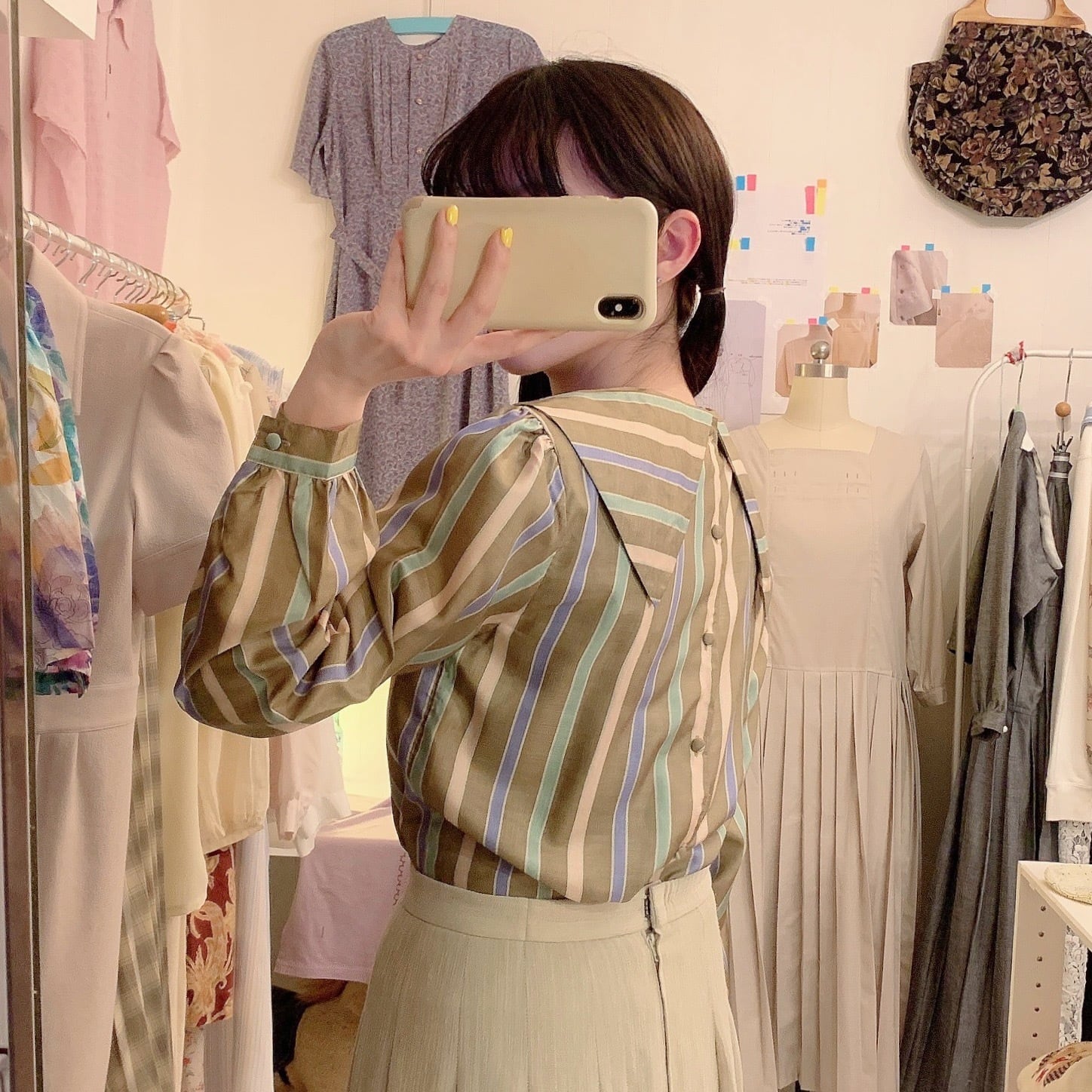 pastel border triangle collar blouse