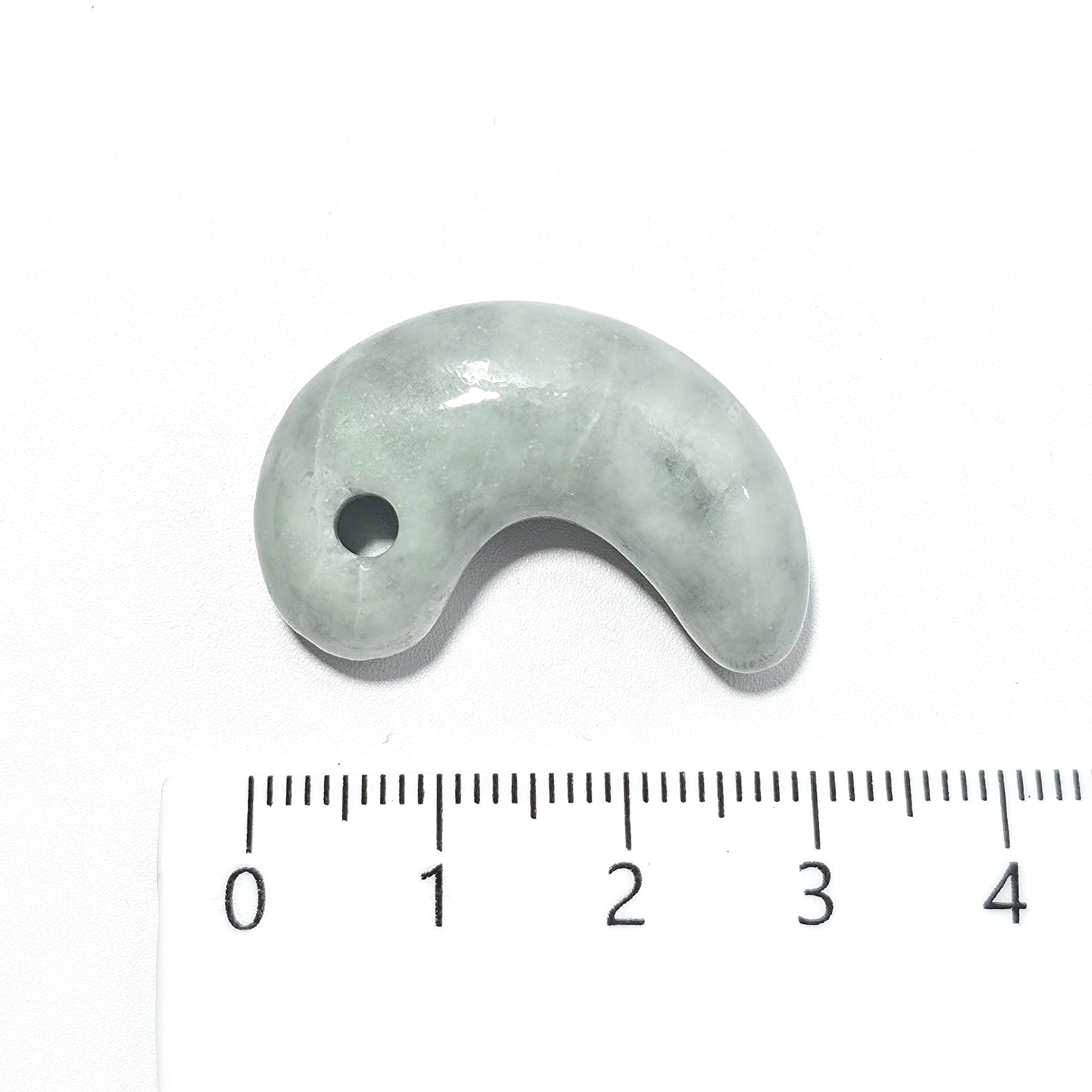糸魚川翡翠:八尺瓊勾玉:中 BMTY0017 | 糸魚川翡翠工芸家 赤羽可行BASE