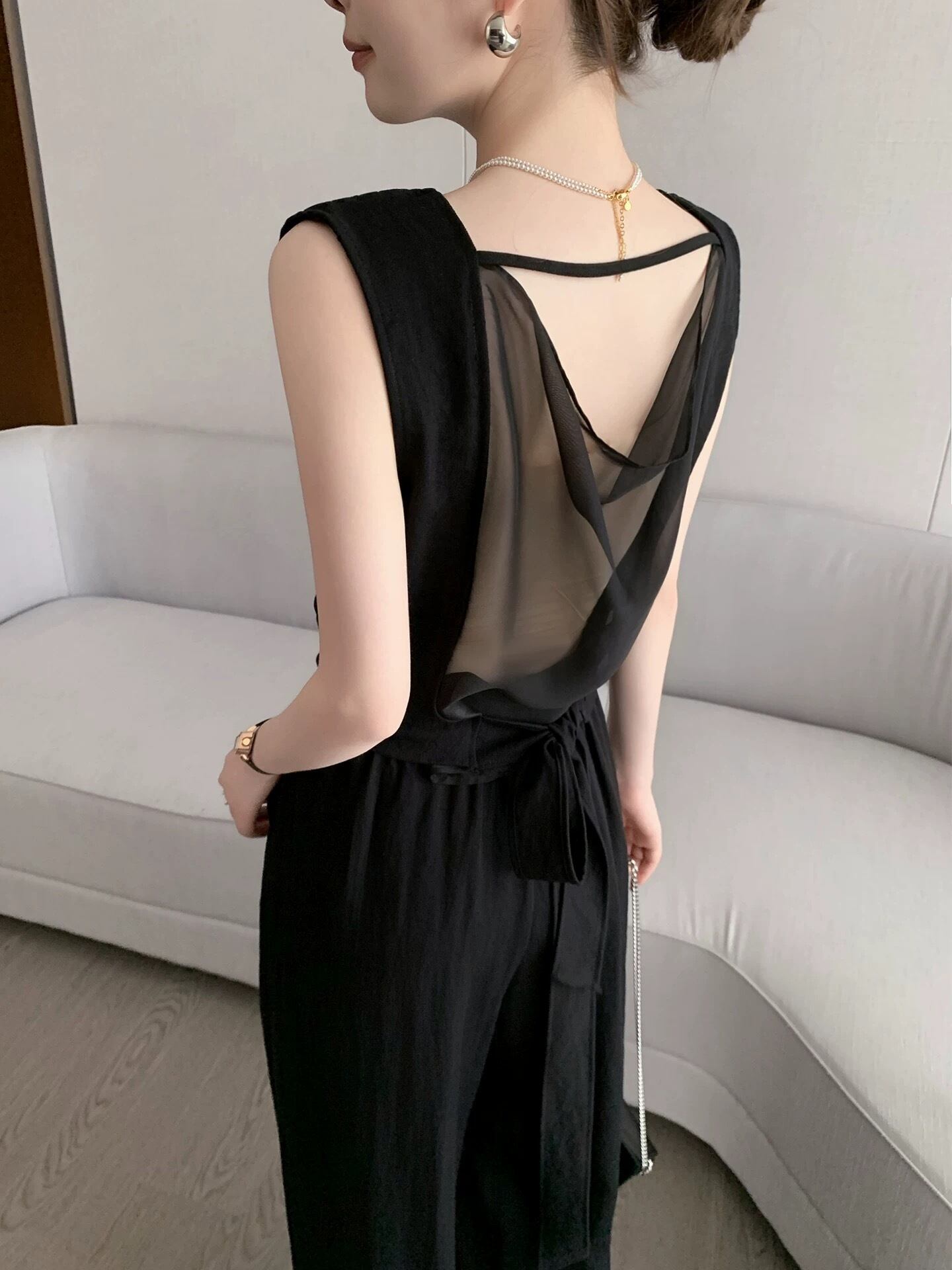 ノースリーブ 透かしデザインの背中開きトップス YH9377