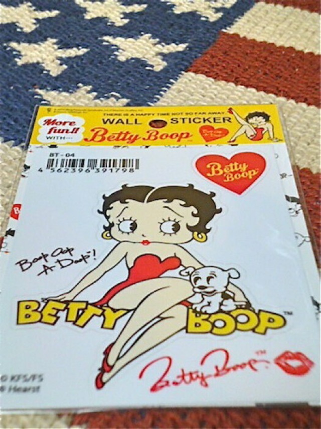 【アメリカン雑貨】【ベティ・ブープ】  ベティ・ブープ アメリカン雑貨 Betty Boop ベティーブープ ベティーちゃん グッズ ステッカー ＆パジー座り アメリカンキャラクター ベティちゃん-SE0071