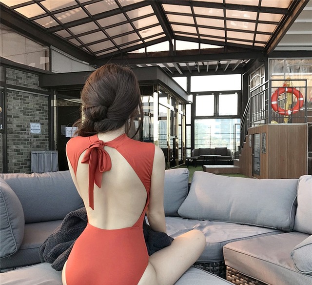 【送料無料】2色 ワンピース 水着 レディース モノキニ セクシー シンプル 黒 無地 オレンジ バックシャン 背中見せ バックリボン お腹カバー 大人 かっこいい ヘルシー ワンピ 水着 韓国 露出控えめ バックコンシャス バックオープン 海外 女性用 ブラック 海 海水浴 プール ナイトプール シンプル モテ プチプラ 旅行 リゾート モダン 存在感 女っぽ 10代 20代 30代 M L XL 大きいサイズ おしゃれ トレンド 大人っぽ 存在感 インスタ映え 脚長 美脚 スタイリッシュ db2595