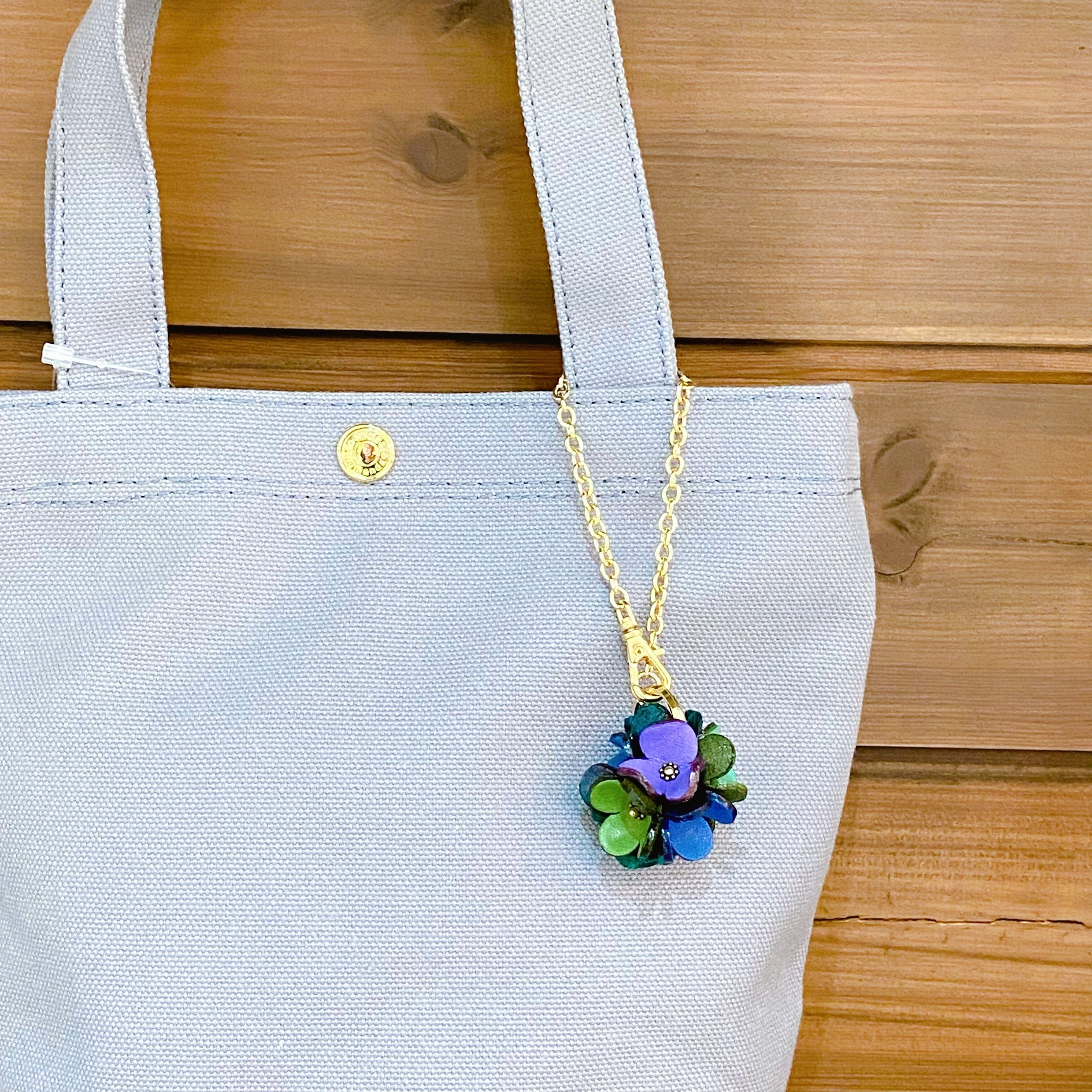 完成品】ビオラ花&クローバー花のバッグチャーム(ブルーカラー