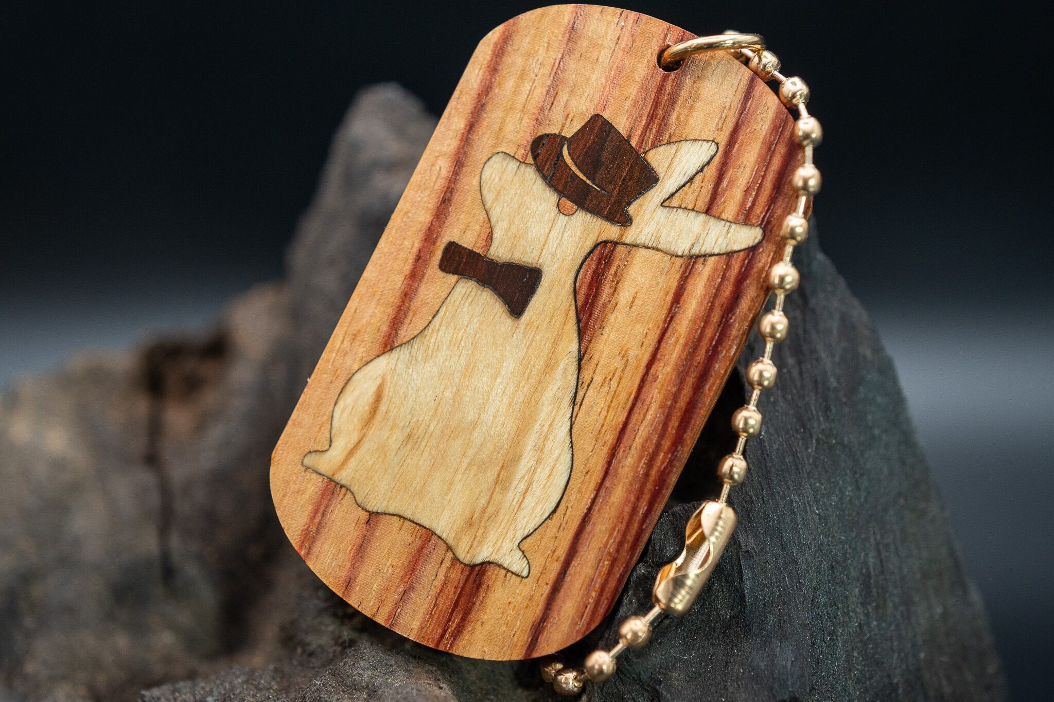 【 木材の女王】チューリップウッド ドッグタグ 象嵌 三月ウサギ