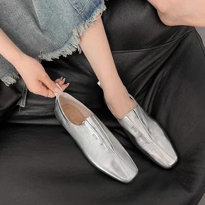 女性のための本革のシープスキンモカシン,女性のための柔らかいフラットシューズ,シンプルで快適な靴,靴ひもなし,銀,ベージュ,四角いつま先,春,秋