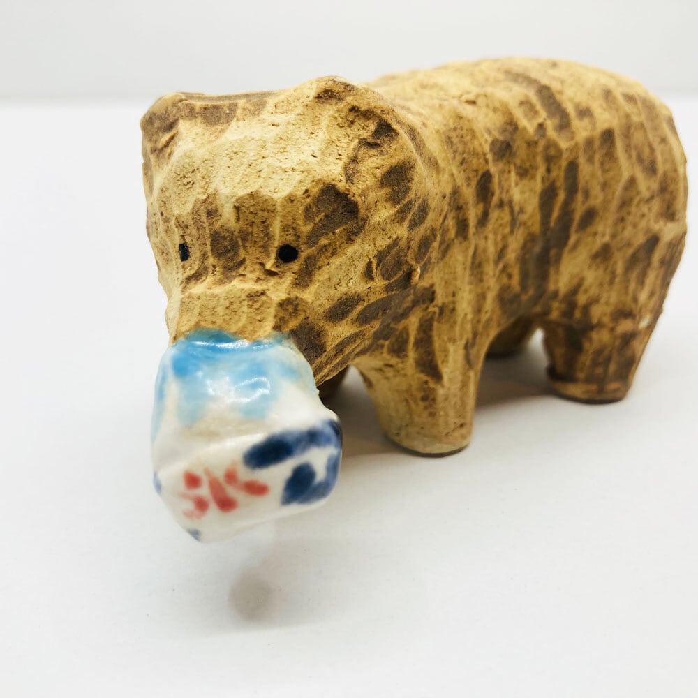 木彫り熊(かき氷)の置き物 / すずきたまみ / 陶芸作品