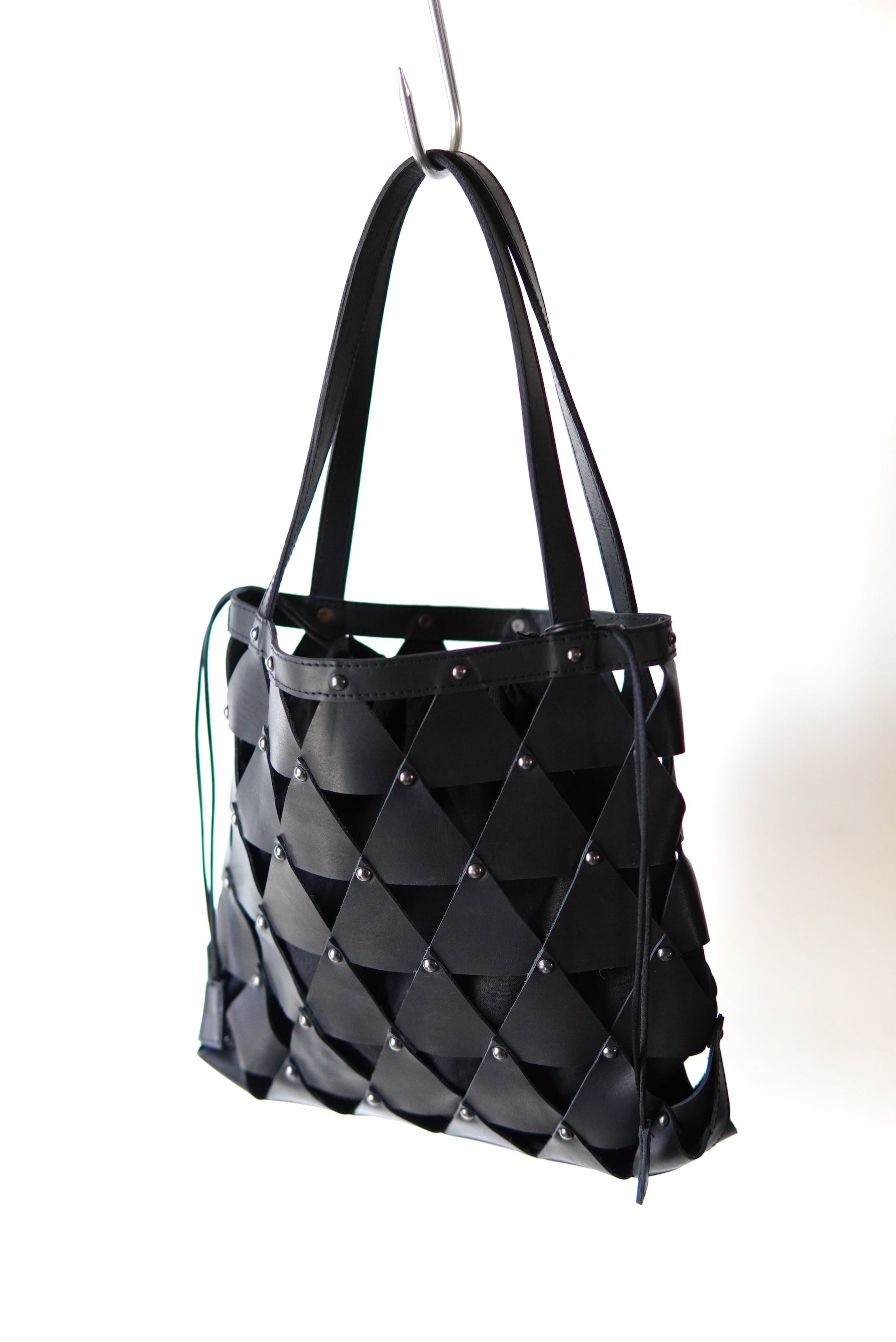 ANTHEM A / COW LEATHER TRIANGLE BAG | POETRY