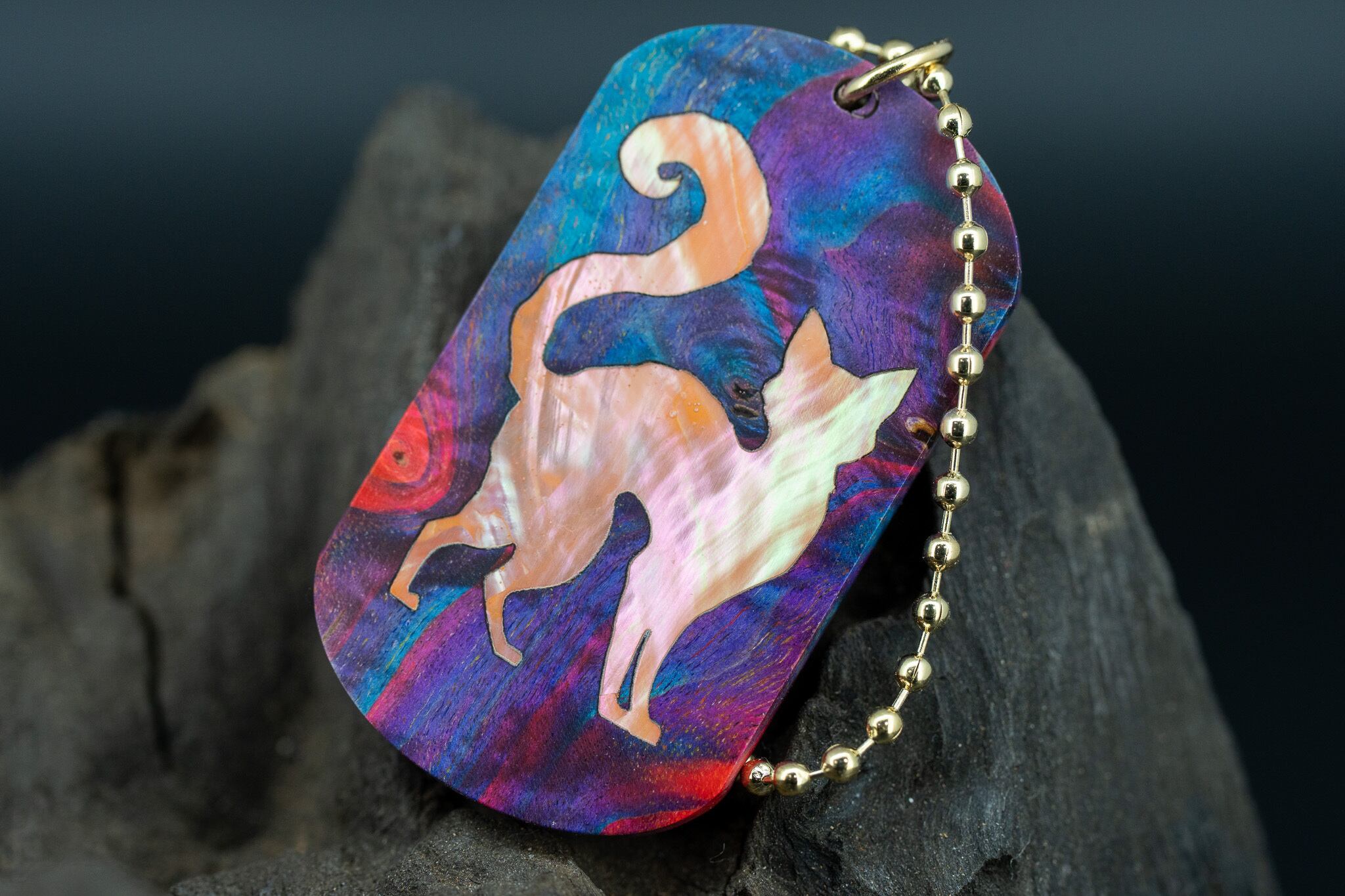 【カナダの象徴】ハードメープル スタビライズウッド ドッグタグ 象嵌 探る視線