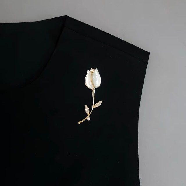 tulip brooch K908