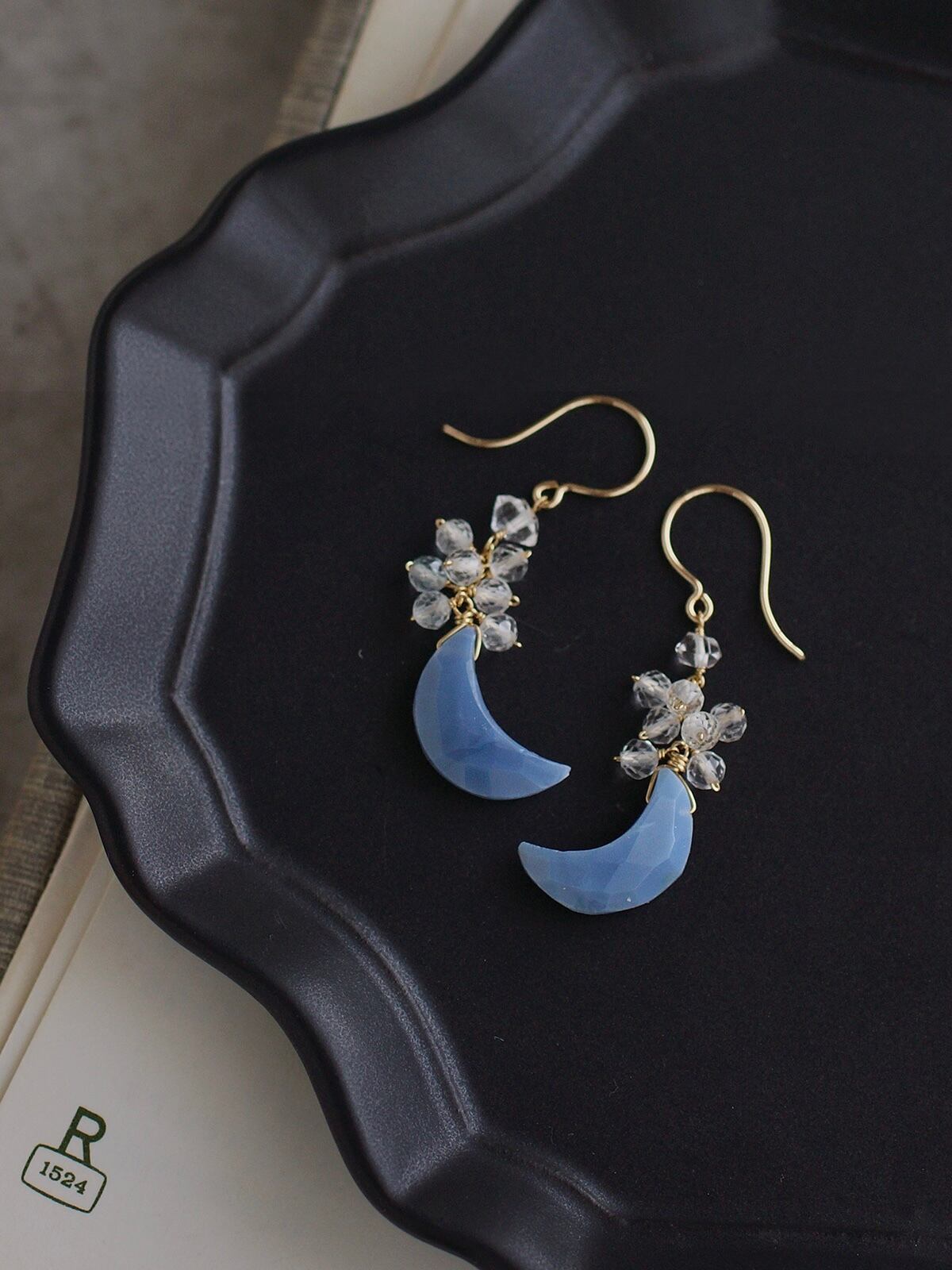 ブルーオパールの月のピアス | Ruan aree │ 心に潤いを。天然石