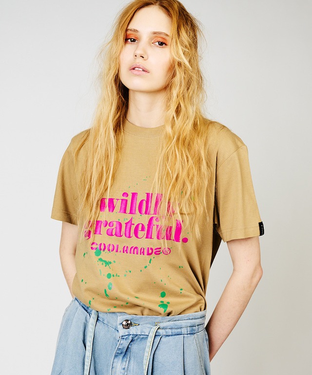 Wildly grateful ロゴプリントベーシックTシャツ (KHAKI)　CQ-48041