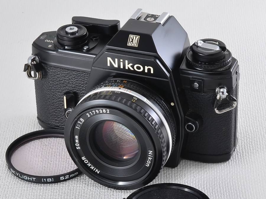 ☆良品☆ Nikon ニコン EM ボディ/ 50mm f1.8 レンズ - フィルムカメラ