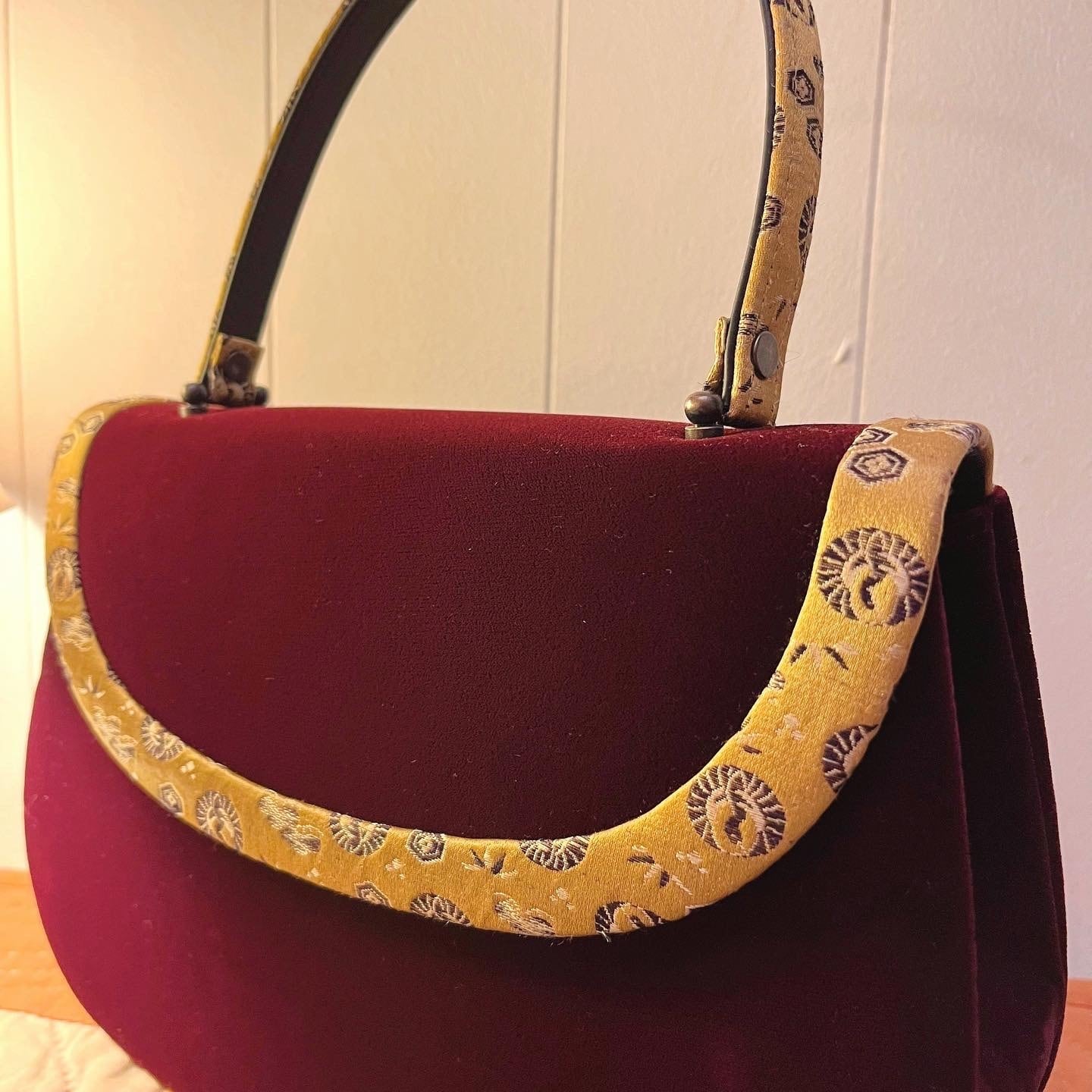 bordeaux ellipse hand bag