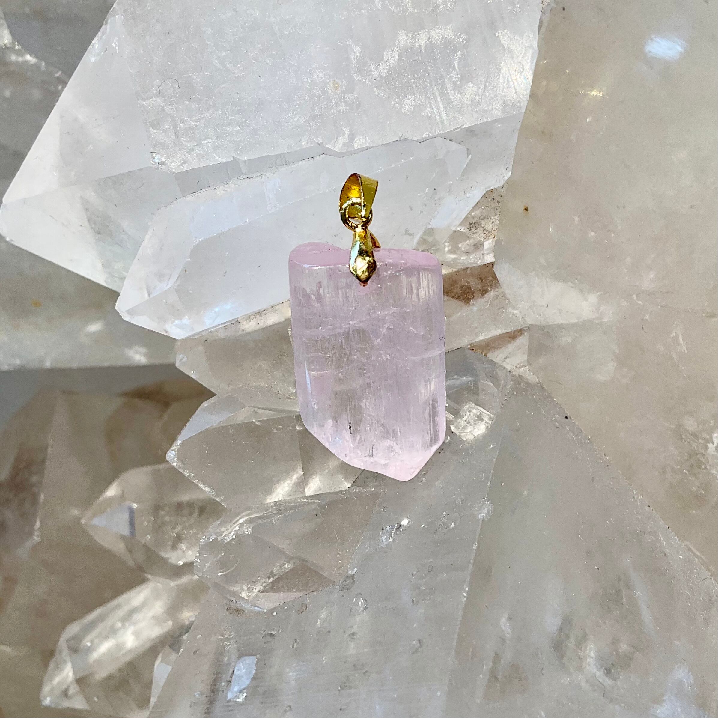 無償の愛!クンツァイト ペンダントトップ