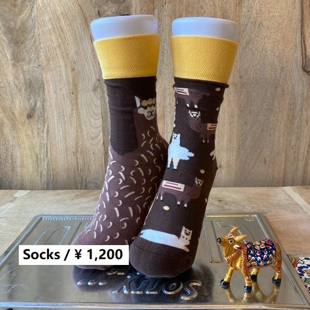 TOPANGA SOCKS Lady's　アシンメトリーソックス　Alpaca　アルパカ　リャマ　どうぶつ　ブラウン　ベージュ　　靴下　ユニーク　プチギフト　クルーソックス