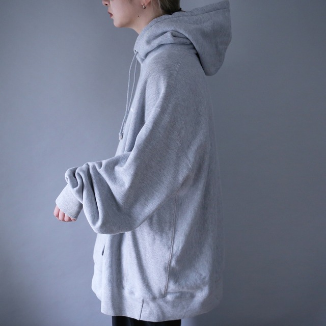 "Champion" light gray color over silhouette reverse wave sweat parka