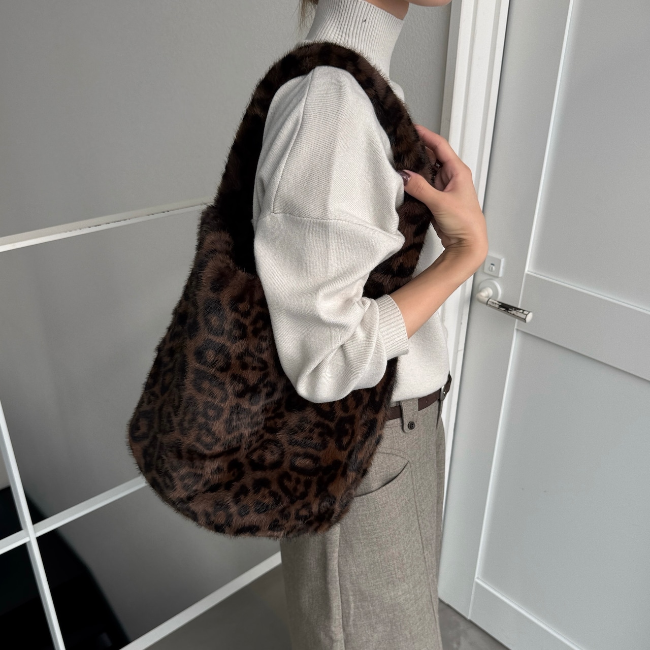 Leopard eco fur tote bag/brown