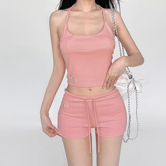 レディース トップス キャミソール セットアップ ショートパンツ ミニ ショート 袖なし ノースリーブ ホルターネック 襟なし スリム 細身 スマート セパレート リボン 薄手 かわいい 大人可愛い きれいめ シンプル カジュアル おしゃれ かっこいい レトロ こなれ感 ラフ スポーティー ガーリー 個性的 クール 主役級 存在感 抜け感 ラブリー キュート ベーシック アクティブ ナチュラル 夏 リゾート ビーチ ジム 休日 コーデ 美脚 脚長 普段使い モテ インスタ映え S M L ブラック ピンク