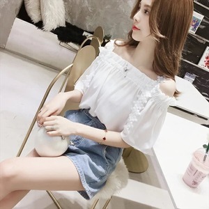 【送料無料】半袖ブラウス 2色 オフショルダー 無地 フリル シンプルデザイン きれいめ フェミニン系 カジュアル系 大人可愛い プチプライス 夏 20代 30代 ママ服 五分丈袖 こなれ感 レディースファッション 可愛い お出かけ 女子会 デイリーユース お茶会 お呼ばれ