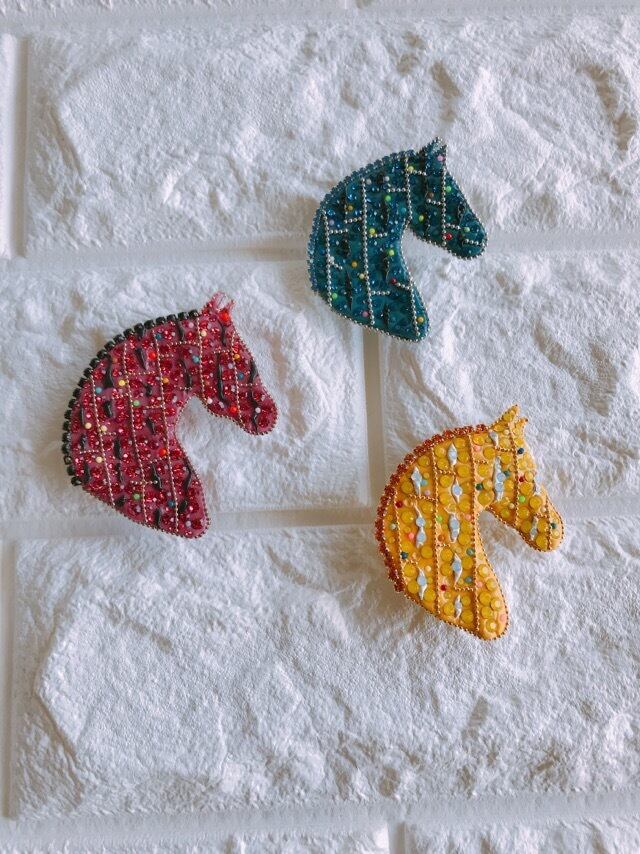 ドレッサージュホースブローチツイード柄Lサイズ