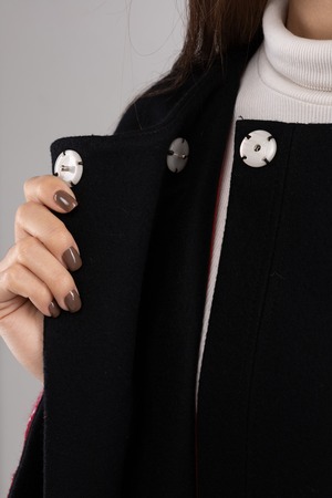 ウクライナ産プレミアムウール100%セミロングコート（黒）クロスステッチ　手刺繍