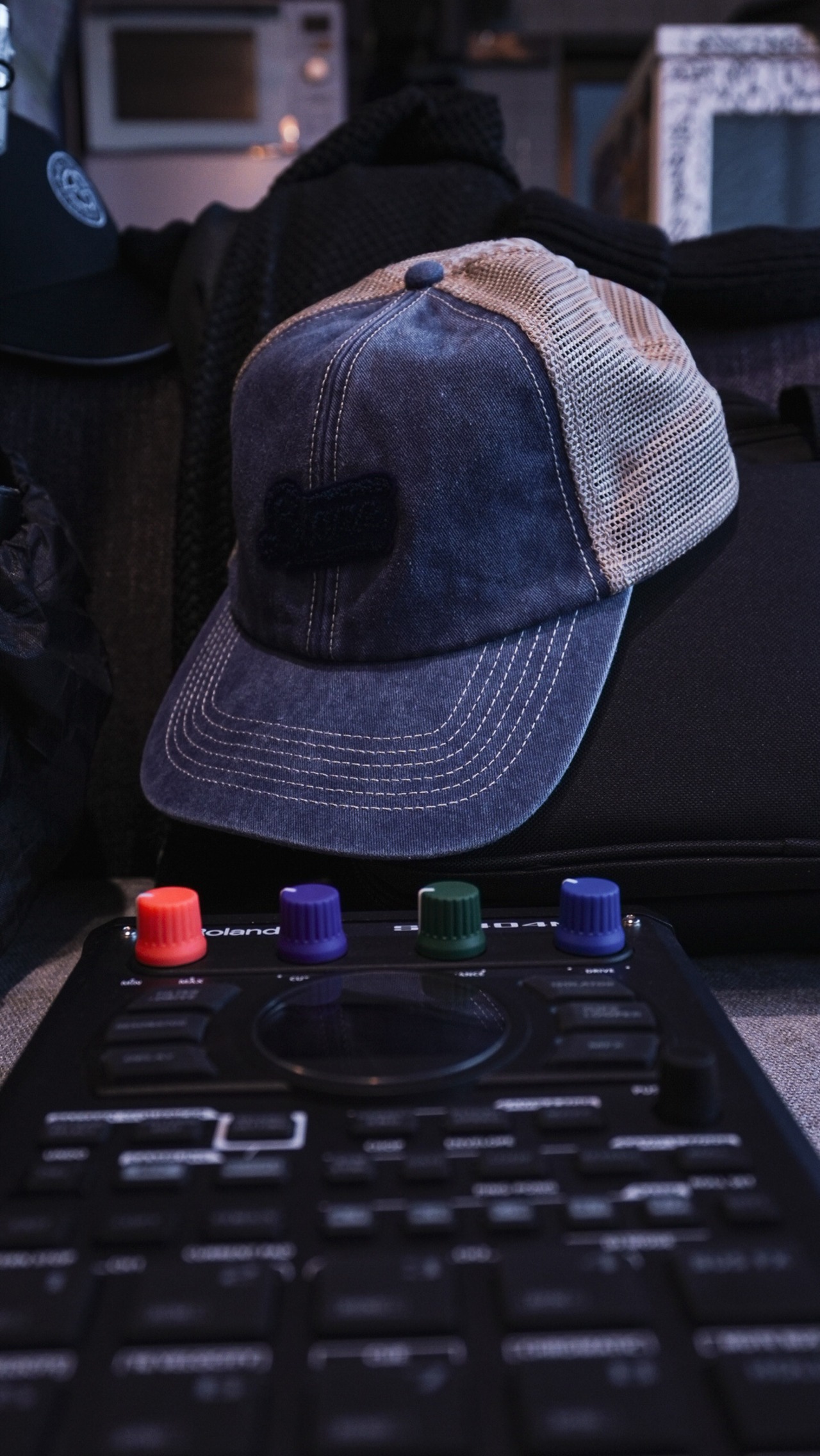 Moco Logo Washed Vintage Trucker Mesh Cap [BLUE]