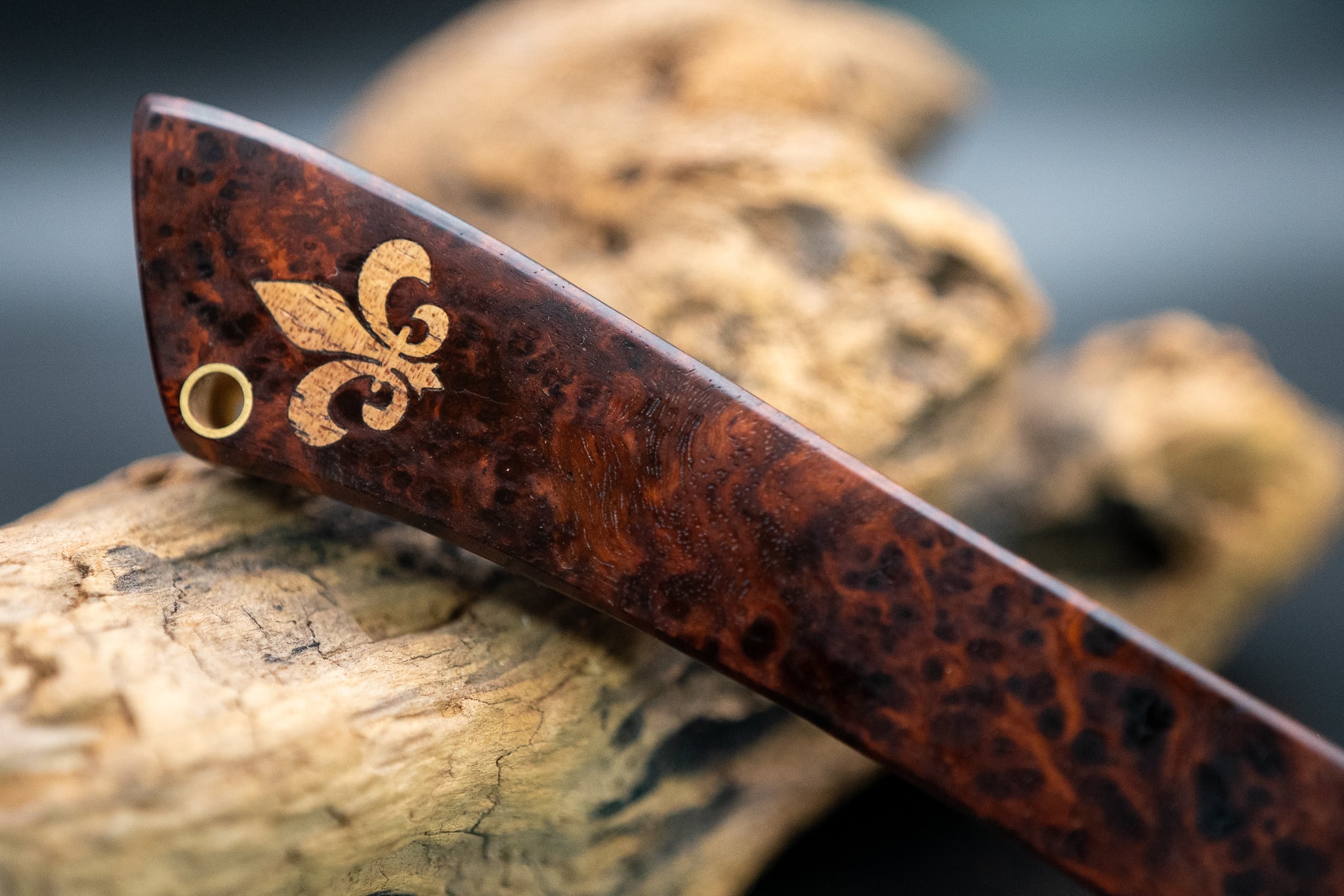 S型木製カッターナイフ 本花梨瘤杢 極上 象嵌 フルールドリス flamberg