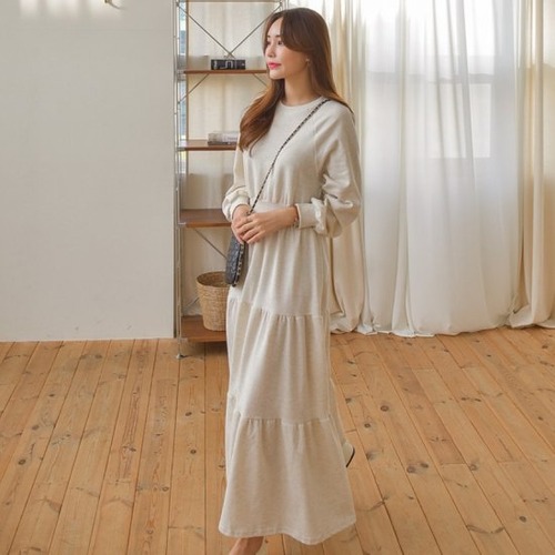 ワンピース ロングワンピース レディース フレアスカート カラバリ 3色 ブラック ピンク オフホワイト 長袖 カジュアルスタイル ウエスト切り替え 無地 ワンサイズ Aラインスカート ロング丈