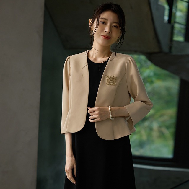 【ボレロ】 大きいサイズ ノーカラージャケット ボレロ ショートジャケット おしゃれ きれいめ ドレス 結婚式 コーデ フォーマル ボレロ お呼ばれドレス 結婚式のお呼ばれ 着痩せ 体型カバー ワンピース エレガント シンプル ワンピース 20代 30代 40代 50代 成人式 同窓会 卒業式 入学式 卒園式 入園式 謝恩会 婚活 食事会 顔合わせ 演奏会 発表会 体型カバー フォーマルドレス 結婚式フォーマル お呼ばれ フォーマルワンピース ベージュ