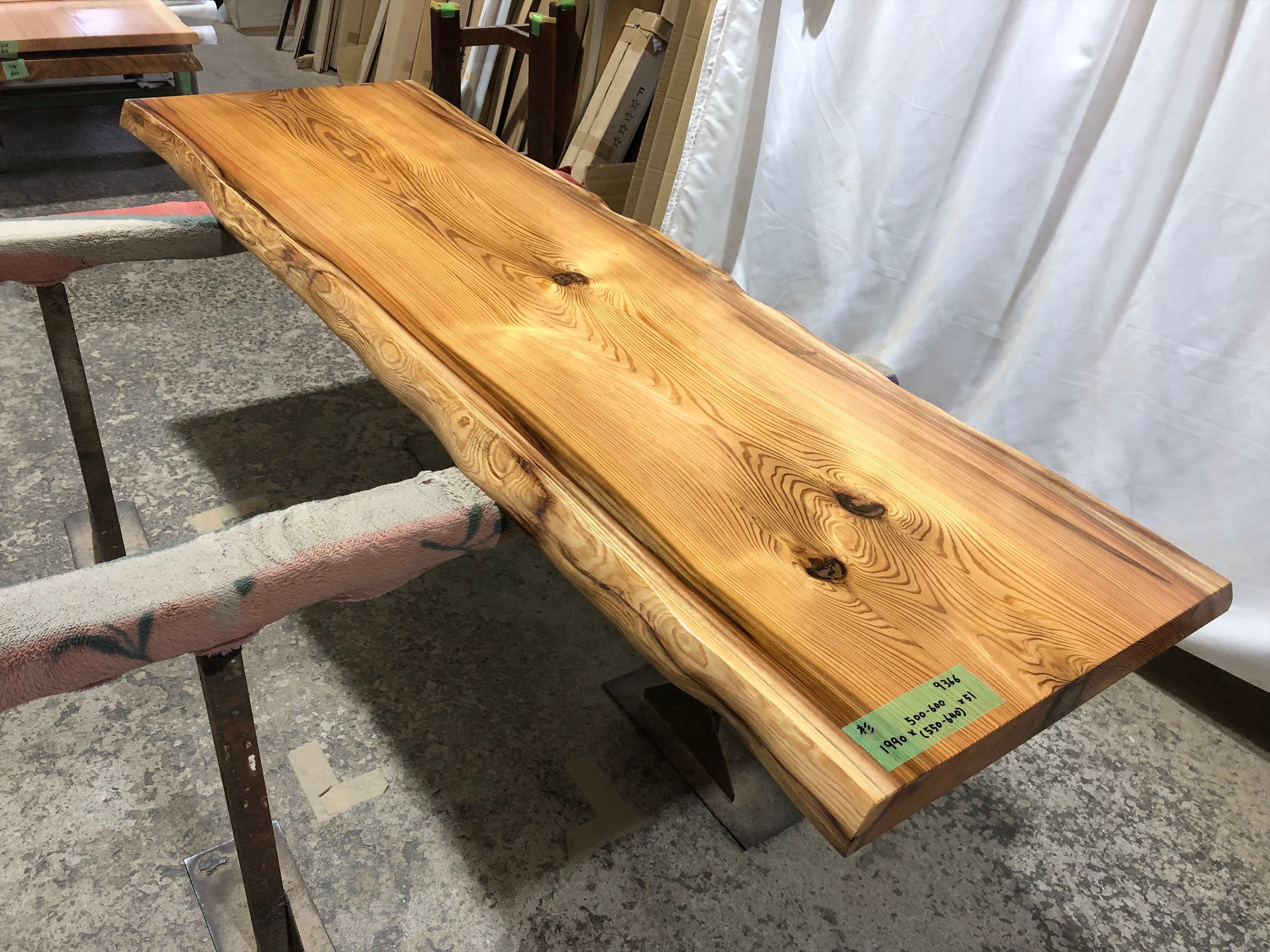杉9366 一枚板無垢 1990x500-600x51mm 乾燥材 センターテーブル カウンター ウレタン塗装 セラウッド塗装 テーブル板