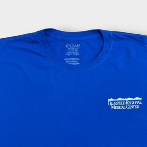 【GILDAN】3XL ビッグシルエット 病院 ワンポイントロゴ Tシャツ バックプリント ブルー BLUEFIELD REGIONAL MEDICAL CENTER 半袖 us古着