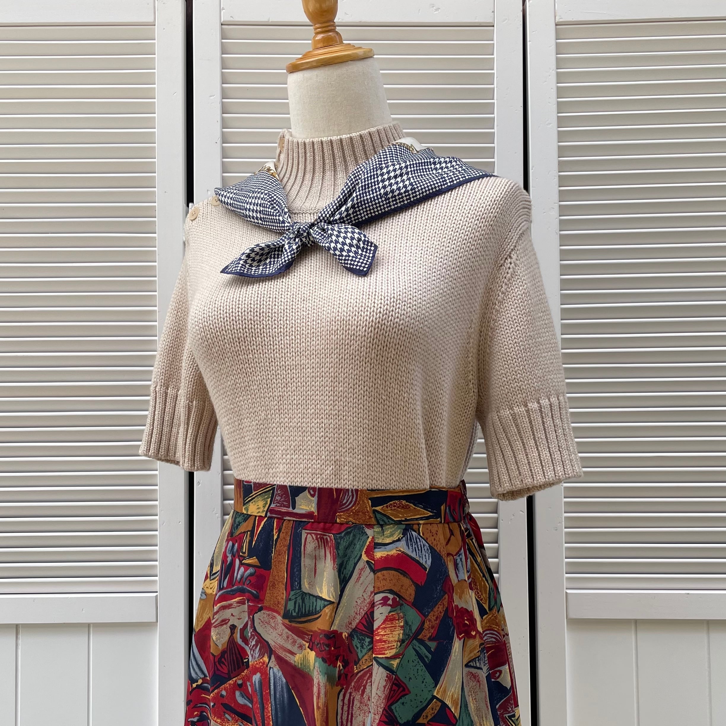 Calvin Klein button design high neck knit 〈レトロ古着 カルバンクライン ボタンデザイン半袖ハイネックニット  ベージュ〉 | RiLOU〈リル〉 powered by BASE