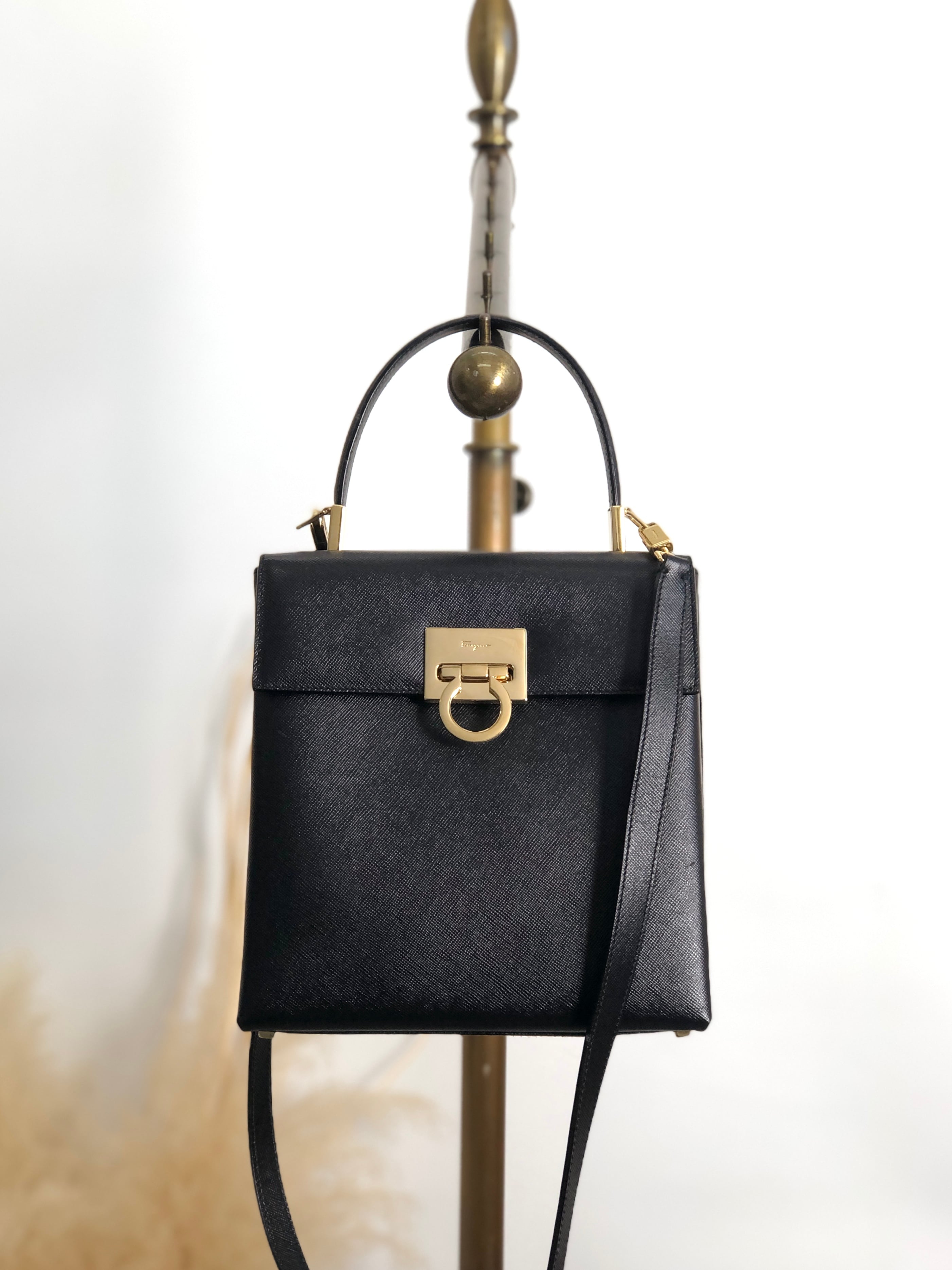 Salvatore Ferragamo サルヴァトーレ フェラガモ ハンドバッグ ブラック ガンチーニ レザー 型押し 2way vintage ヴィンテージ オールド zaxbv3