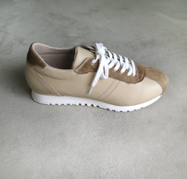 【秋冬のオシャレに！】クラシックなデザインと本革の上質感！EMAのスニーカー/ハラコ×ベージュ