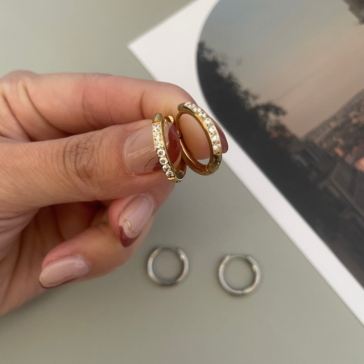 ラインストーンフープピアス