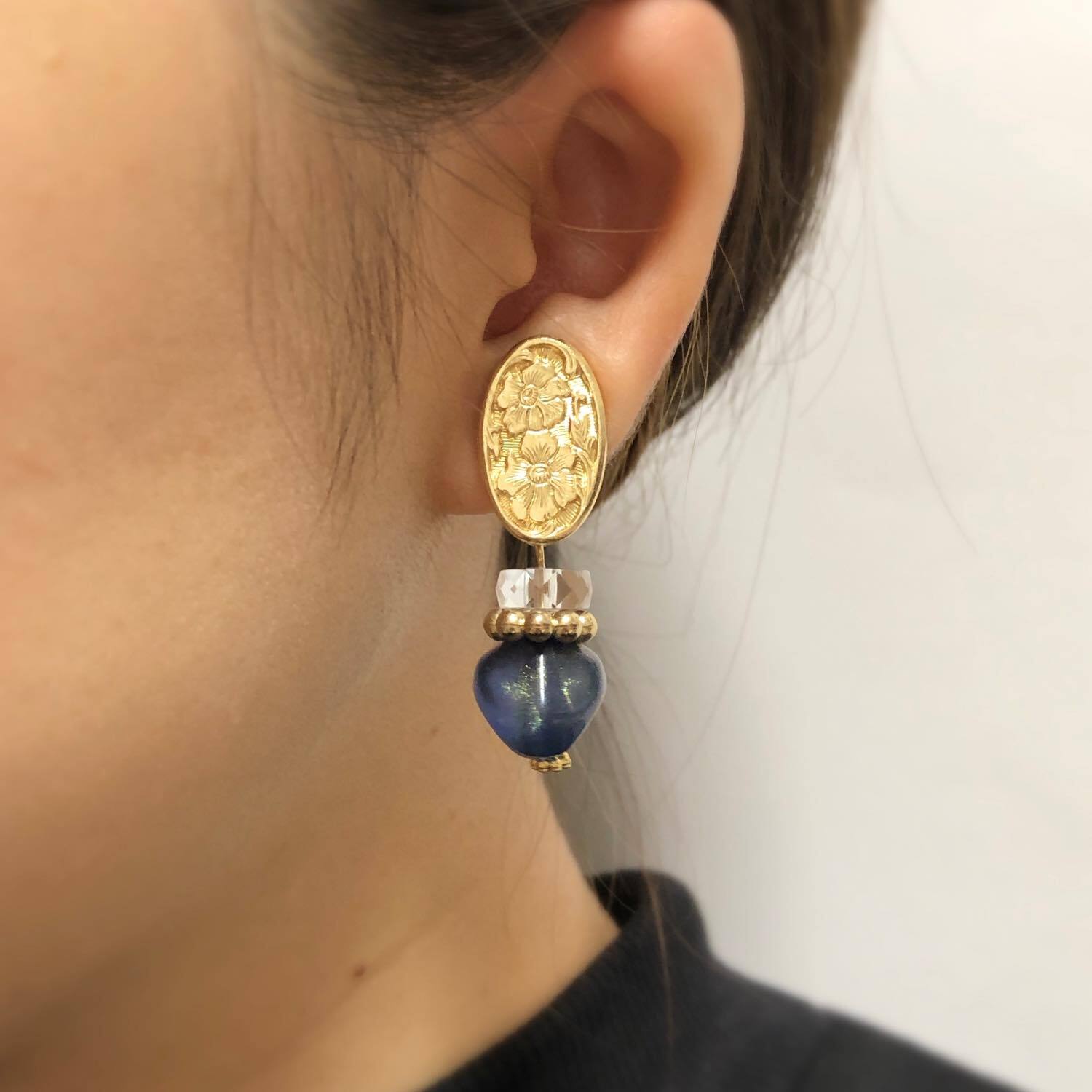 US花柄トップとネイビービーズの〈ピアス/イヤリング〉 | Dua