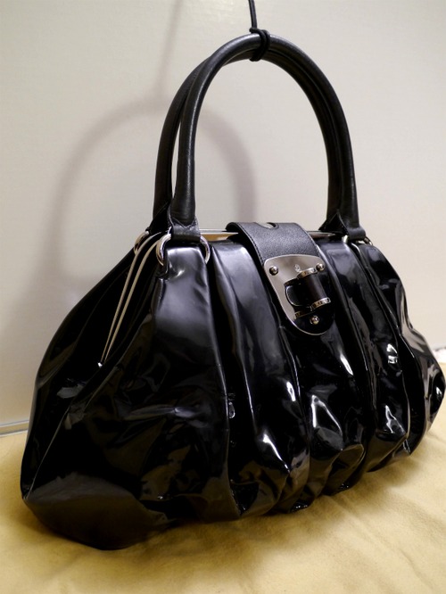 超レア22万★ALEXANDER McQUEEN アレキサンダーマックイーン ターンロック プリーツデザイン パテントレザー トート ハンド バッグ 黒★