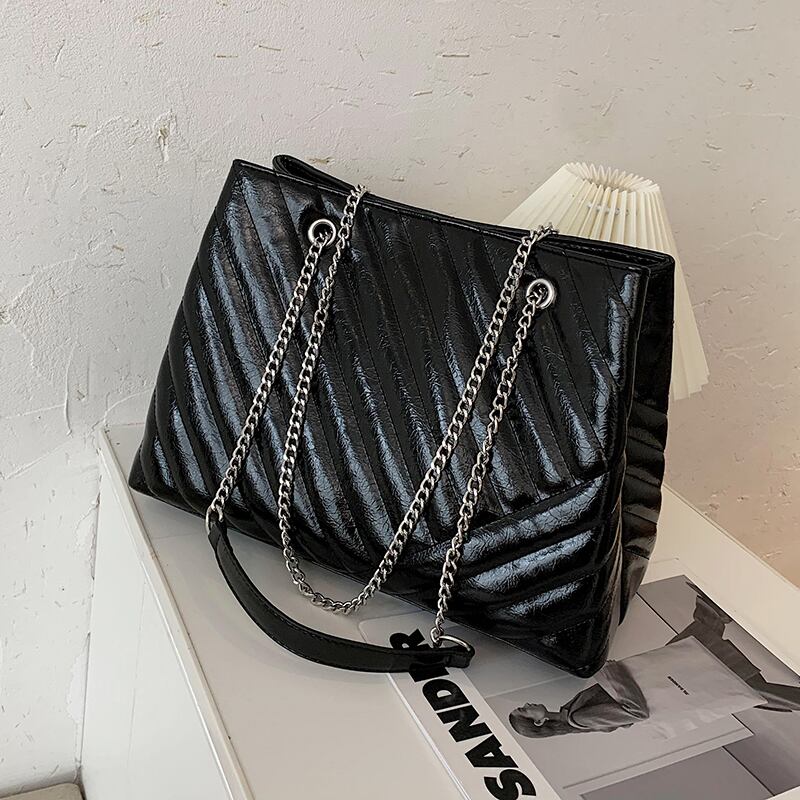 オータムウィンターチェーン レッド 秋物 冬物 ショルダーバッグ メッセンジャーバッグ 手作りハンドバック99832858807